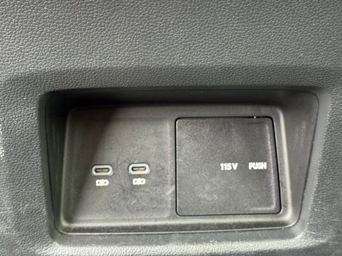 Used 2024 Volkswagen Atlas SE image 24