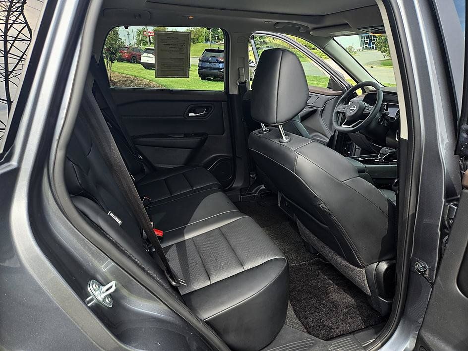 Certified 2023 Nissan Rogue SV w/ SV Premium B Package FWD image 23