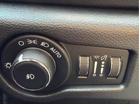 Used 2020 Chrysler Pacifica Touring-L w/ S Appearance Package image 25