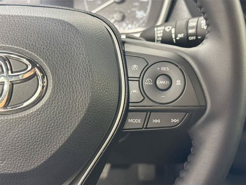 Certified 2025 Toyota Corolla SE FWD image 18