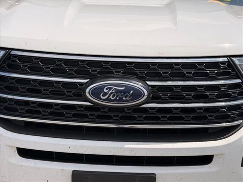 Used 2020 Ford Explorer XLT w/ Comfort Package AWD/4WD image 6