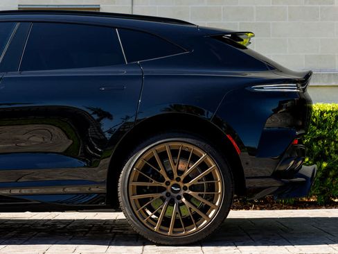 Used 2025 Aston Martin DBX 707 image 33