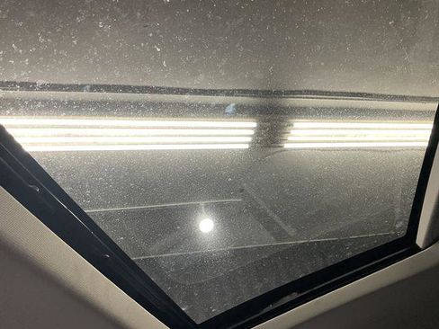 Used 2021 Chevrolet Traverse LT w/ LT Premium Package image 31