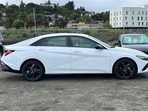 New 2026 Hyundai Elantra SEL Sport image 5