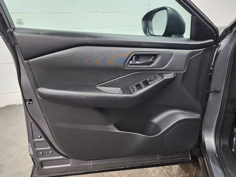 Used 2024 Nissan Rogue S FWD image 9