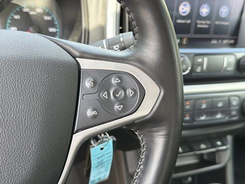 Used 2022 Chevrolet Colorado LT AWD/4WD image 25