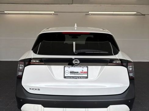 Certified 2025 Nissan Kicks SV FWD image 21