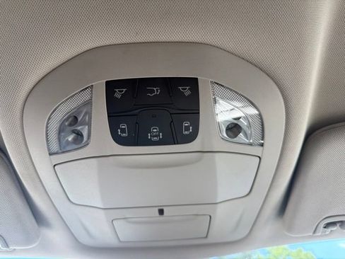 Used 2023 Chrysler Pacifica Touring-L FWD image 27