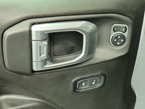 Used 2024 Jeep Wrangler Rubicon image 18