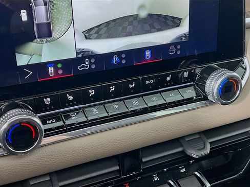 New 2026 GMC Canyon Denali image 13