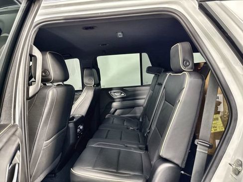 Used 2021 GMC Yukon SLT w/ SLT Luxury Package image 13