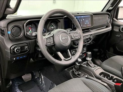 Used 2025 Jeep Wrangler Unlimited Rubicon 4xe w/ Convenience Group image 17