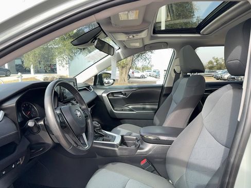 Used 2019 Toyota RAV4 XLE w/ Convenience Package image 13