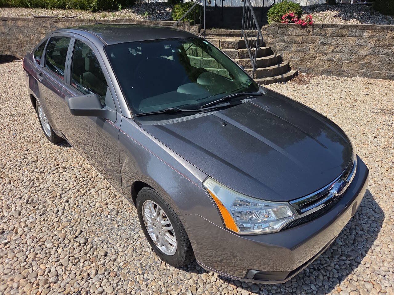 Used 2010 Ford Focus SE FWD image 9