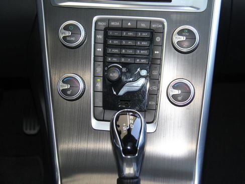 Used 2016 Volvo XC60 T5 Premier w/ Protection Package FWD image 12