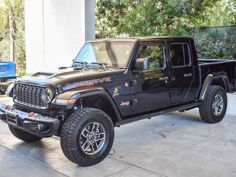 New 2026 Jeep Gladiator Mojave image 3
