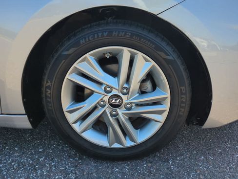 Used 2020 Hyundai Elantra SEL w/ Cargo Package (C1) FWD image 11