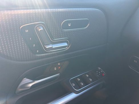 Used 2023 Mercedes-Benz GLB 250 image 17