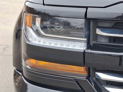 Used 2018 Chevrolet Silverado 1500 LT w/ Redline Edition image 9