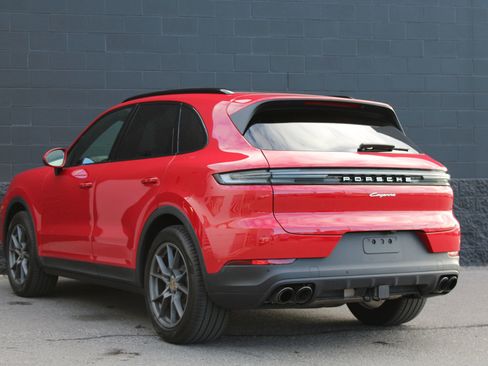 Certified 2024 Porsche Cayenne image 3