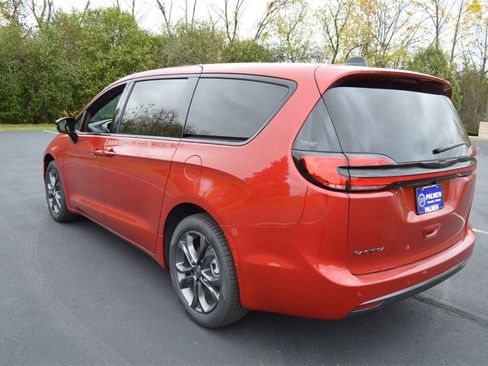 New 2026 Chrysler Pacifica Select image 7