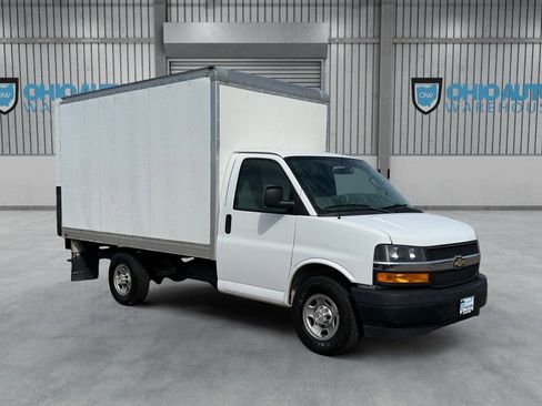 Used 2018 Chevrolet Express 3500 RWD image 3