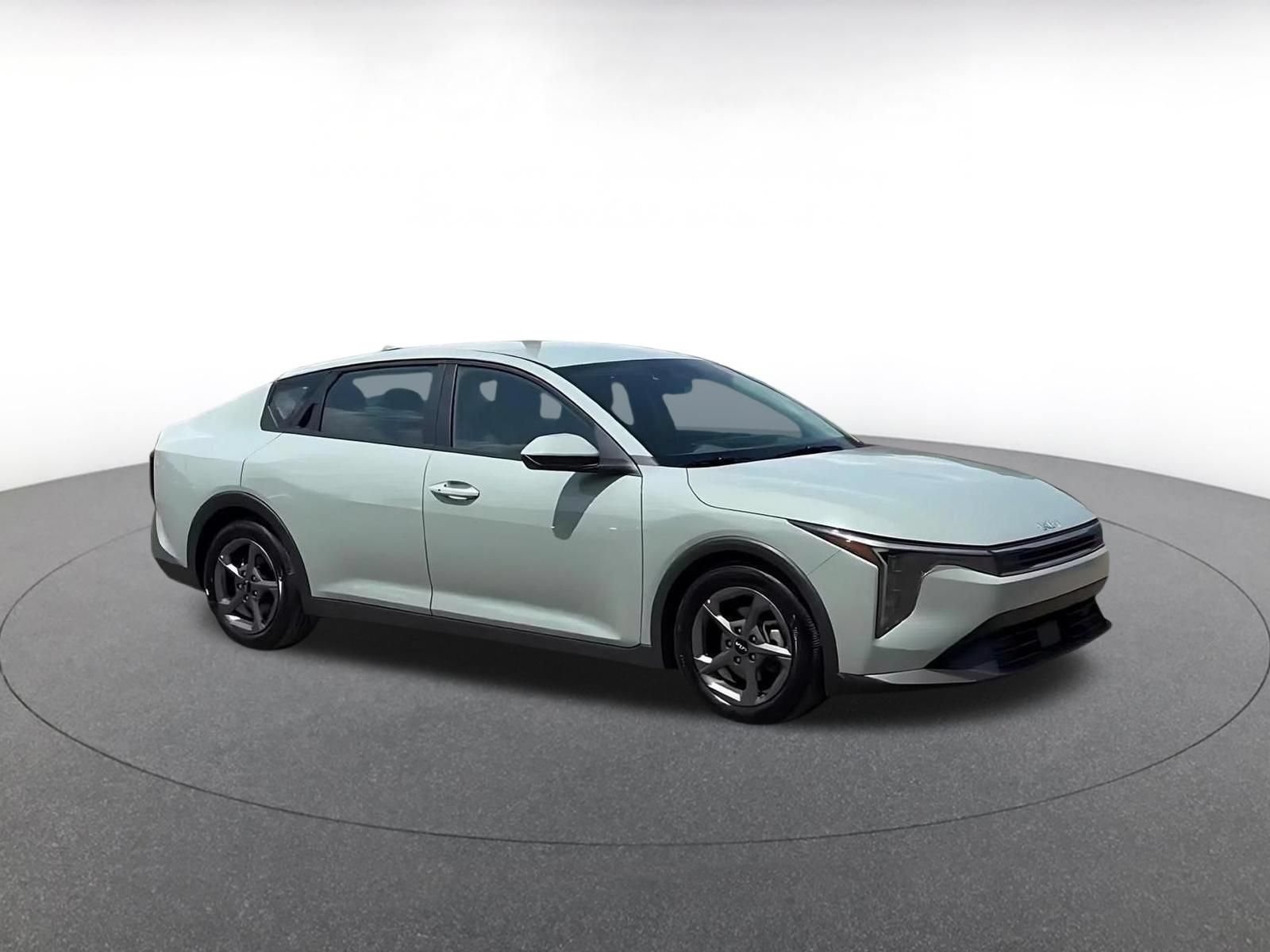 Used 2025 Kia K4 FWD image 2