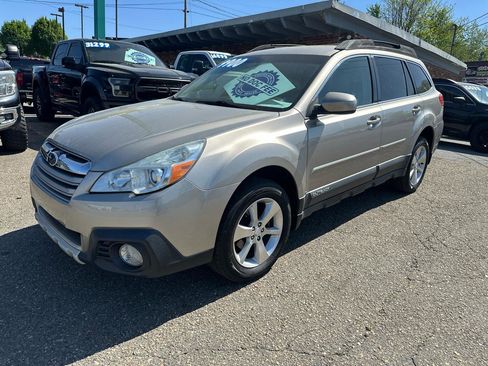 Used 2014 Subaru Outback 2.5i Limited image 4