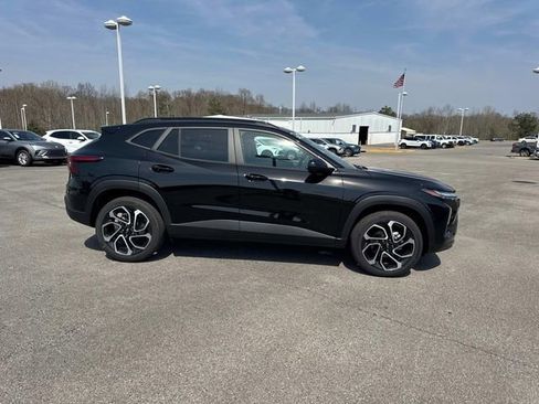 New 2026 Chevrolet Trax RS w/ Sunroof Package FWD image 3