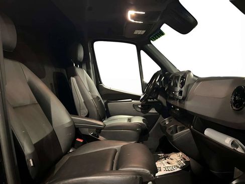 Used 2021 Mercedes-Benz Sprinter 2500 image 12