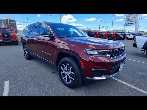 Used 2024 Jeep Grand Cherokee L Limited AWD/4WD image 2