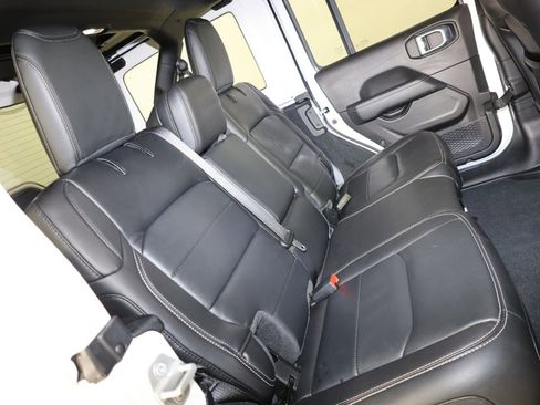 Used 2022 Jeep Wrangler Unlimited Sahara w/ LED Lighting Group AWD/4WD image 31