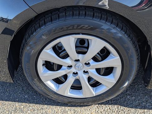 Used 2023 Toyota Corolla LE image 28