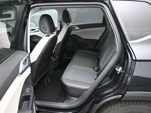New 2026 Volkswagen Taos SE AWD/4WD image 11