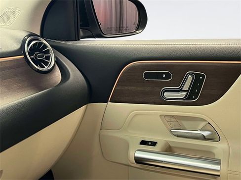 Certified 2022 Mercedes-Benz GLA 250 4MATIC image 34