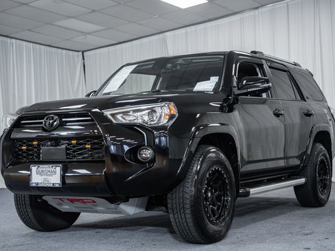 Used 2024 Toyota 4Runner SR5 Premium w/ Moonroof Package AWD/4WD image 3