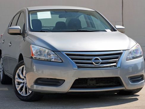 Used 2014 Nissan Sentra SV FWD image 2