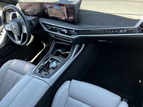Used 2024 BMW X7 xDrive40i AWD/4WD image 30