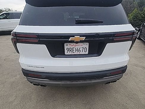 Used 2025 Chevrolet Traverse LT FWD image 5