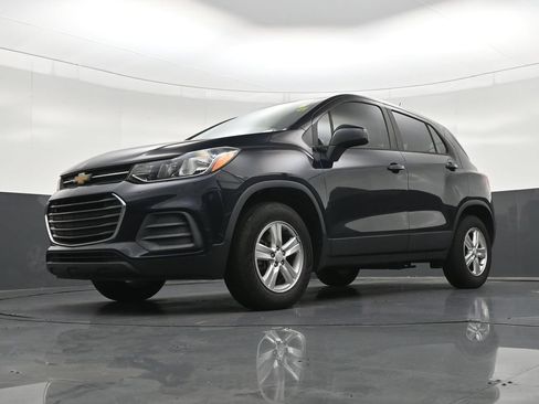 Used 2022 Chevrolet Trax LS AWD/4WD image 23