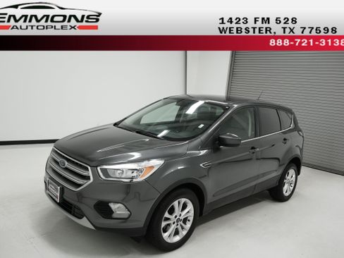 Used 2017 Ford Escape SE FWD image 1