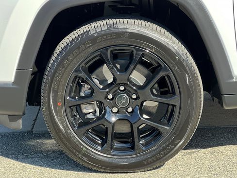 New 2026 Jeep Compass Latitude image 25