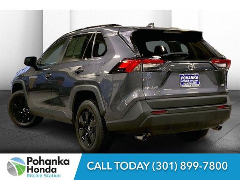 Used 2021 Toyota RAV4 LE image 10