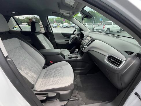 Used 2023 Chevrolet Equinox LS w/ LS Convenience Package FWD image 16