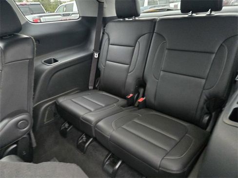 Used 2023 GMC Acadia SLT image 16