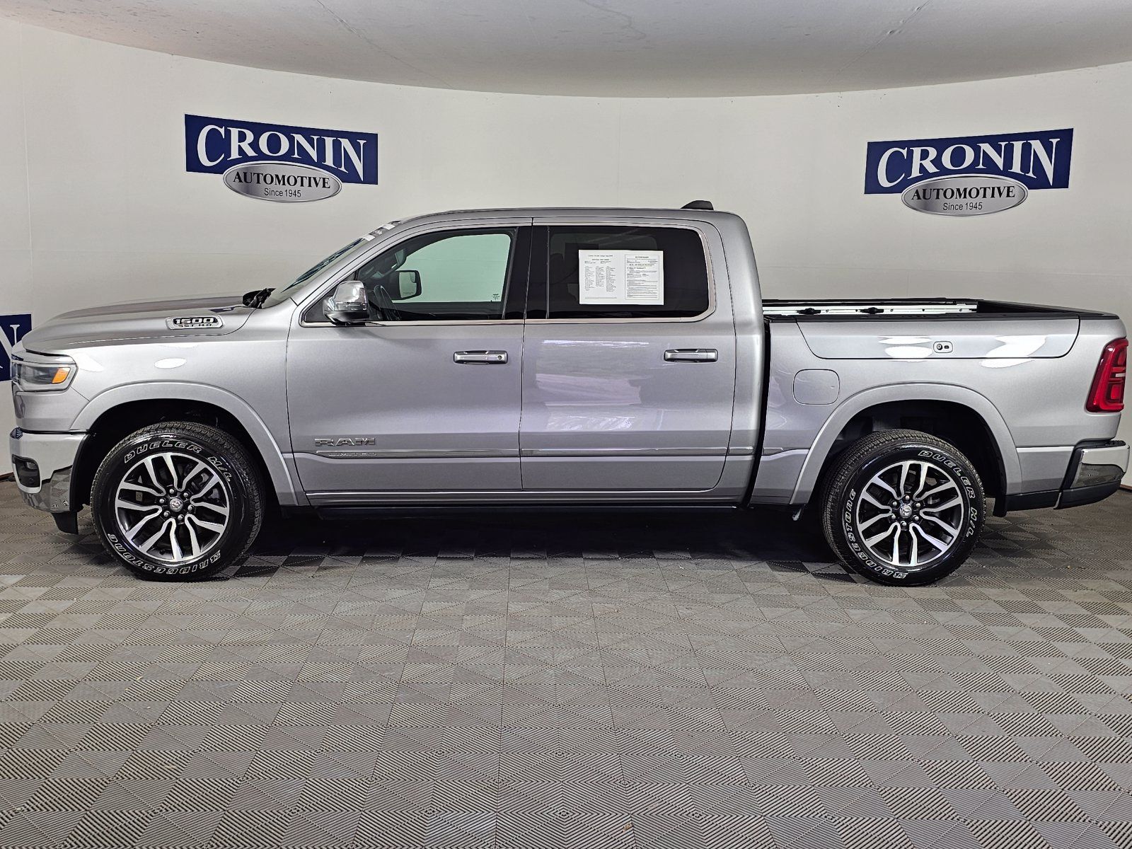 Used 2025 RAM 1500 Limited AWD/4WD image 33