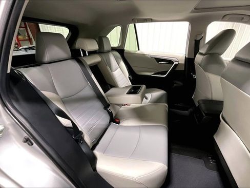 Used 2020 Toyota RAV4 XLE Premium AWD/4WD image 27