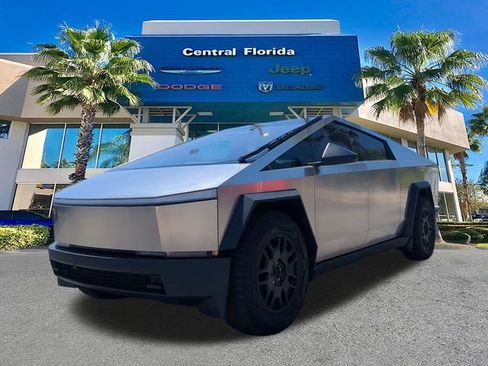 Used 2024 Tesla Cybertruck AWD Crew Cab image 9