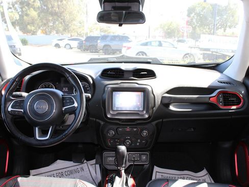 Used 2018 Jeep Renegade Trailhawk AWD/4WD image 18