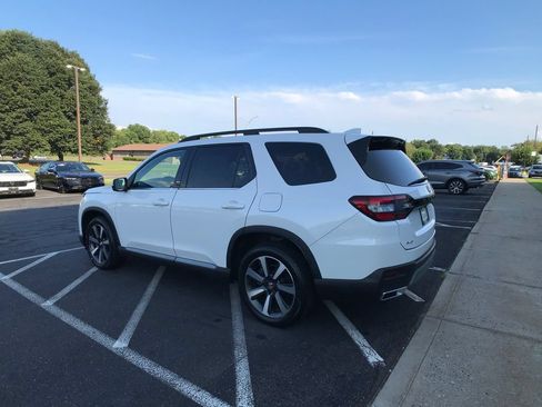 Used 2023 Honda Pilot Elite image 11